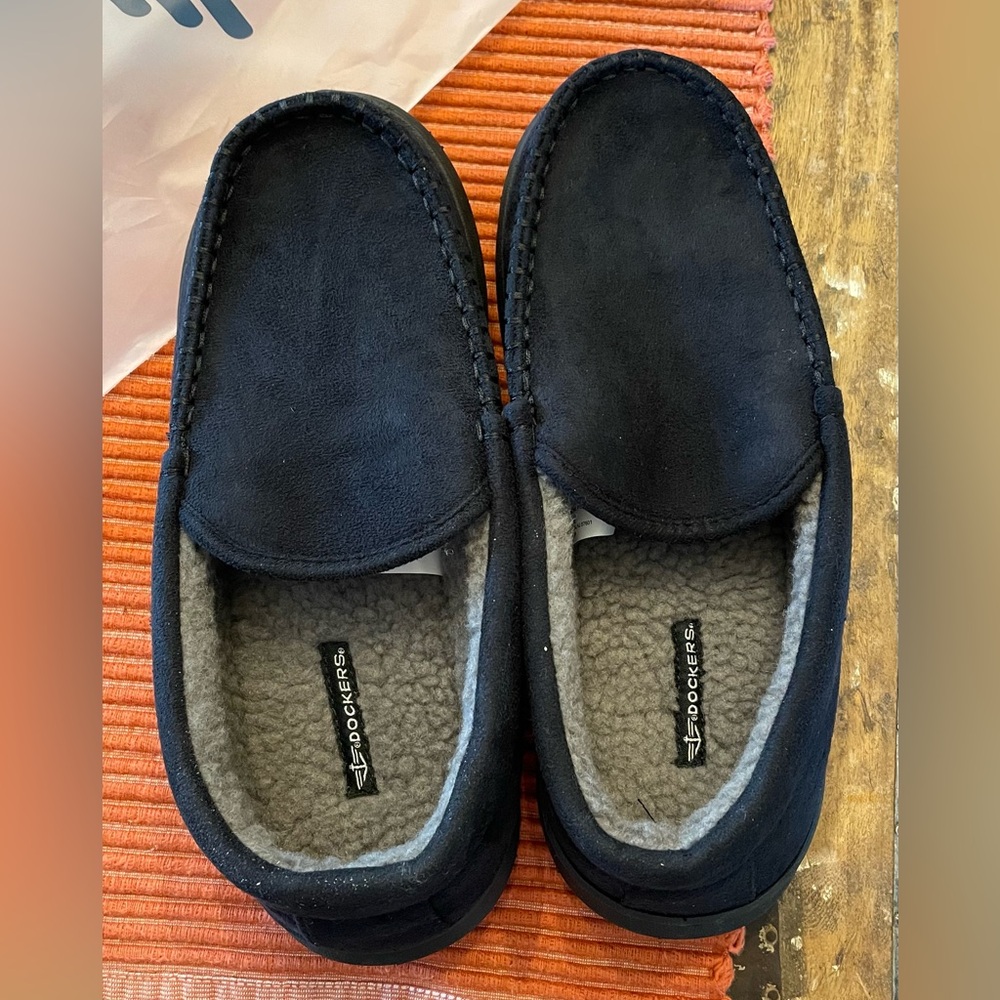 Men’s DOCKER slippers, Size 9, NEW
